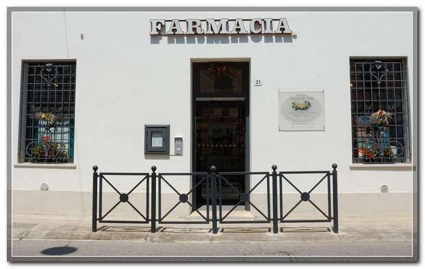 Facciata farmacia